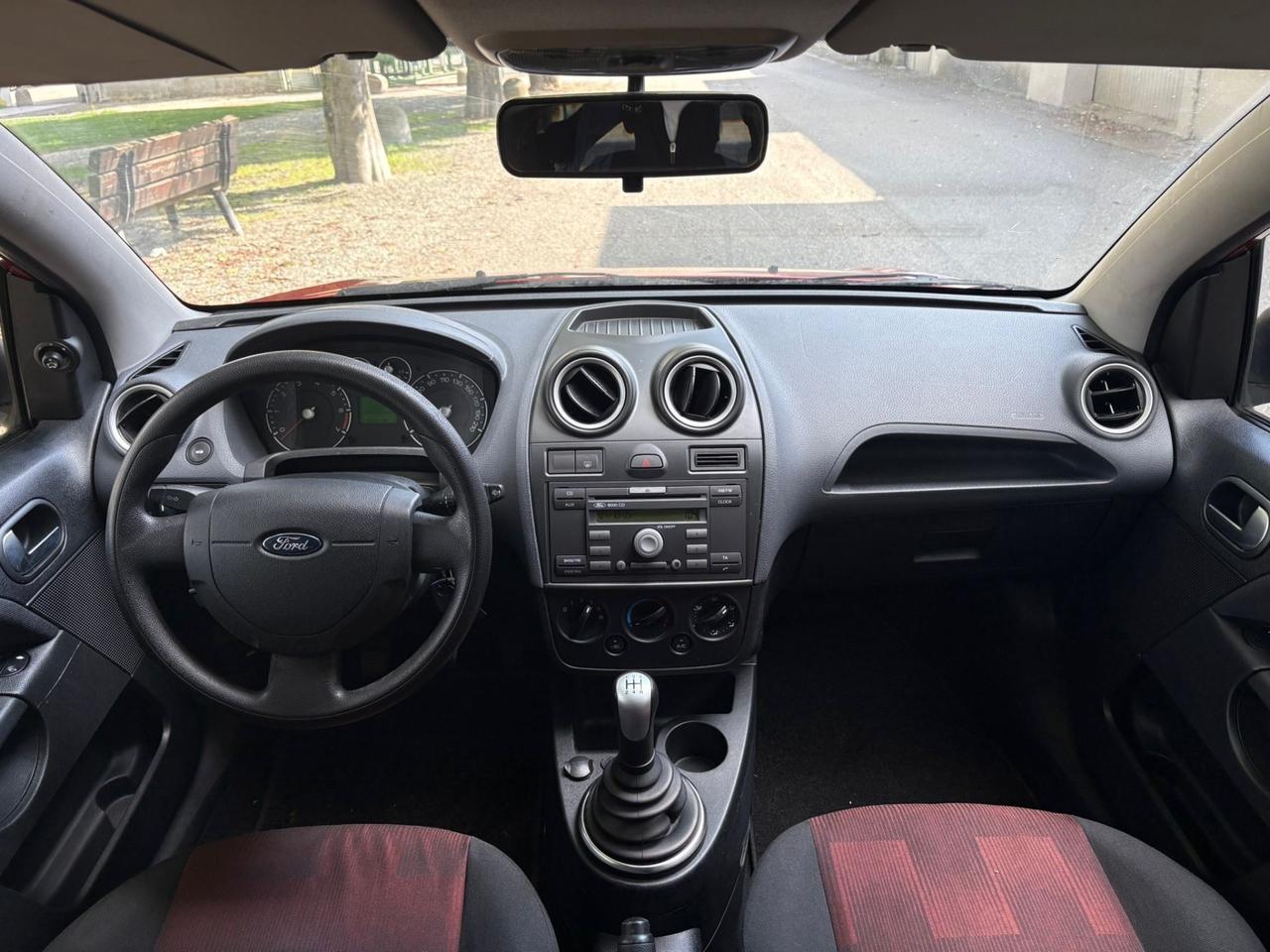 Ford Fiesta 1.2 benz. Neopatentati