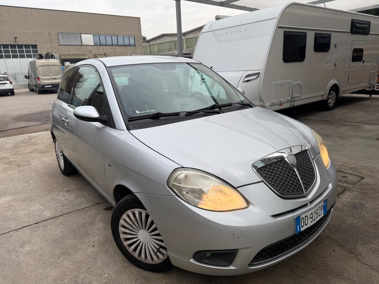 Lancia Ypsilon 1.2 benzina euro4 NEOPATENTATI