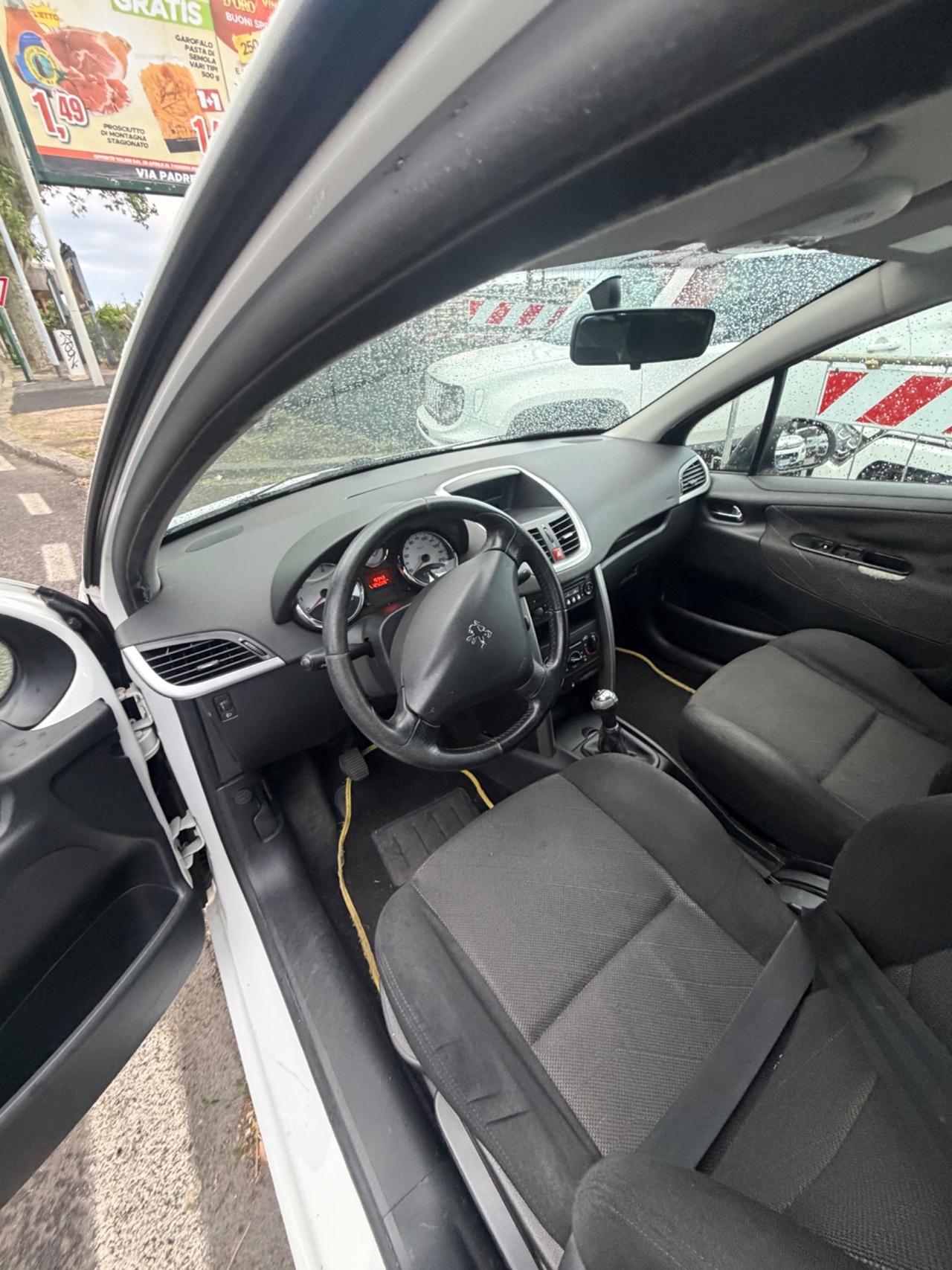 Peugeot 207 1.4 8V 75CV 5p. ONE Line