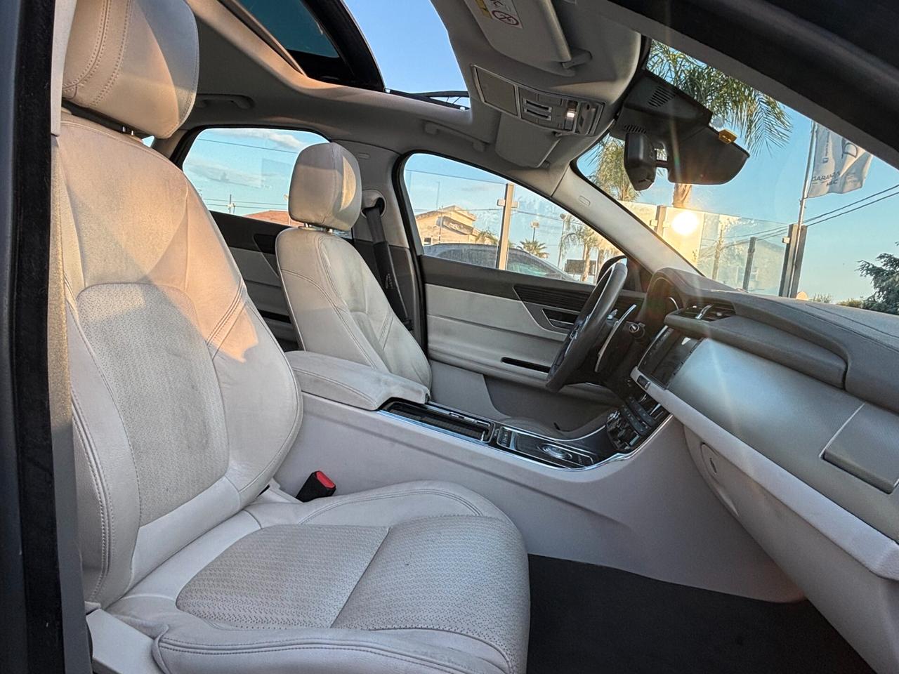 Jaguar XF 2.0 AWD 180 CV