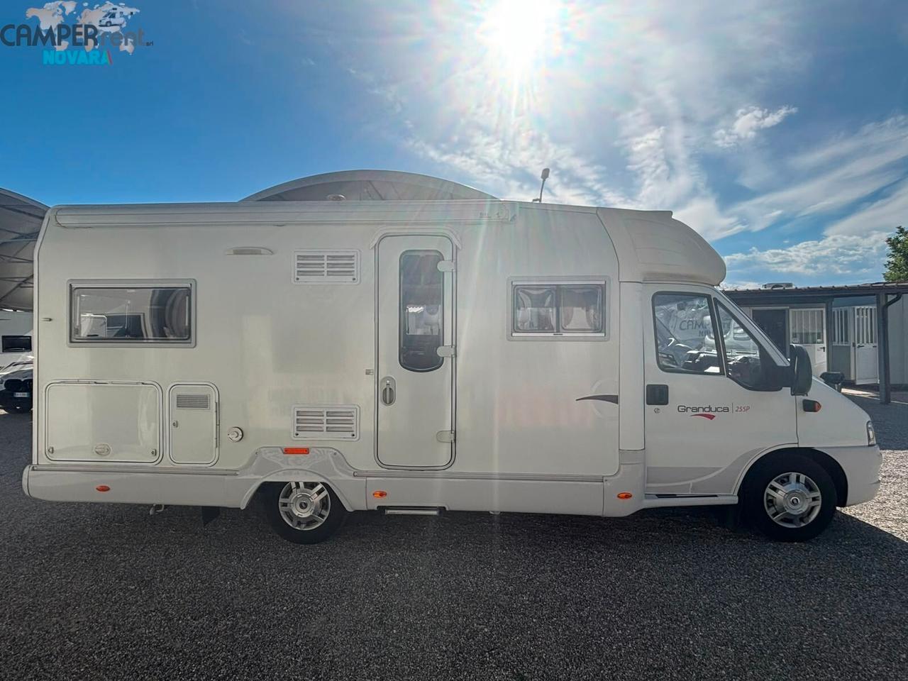 ROLLER TEAM GRANDUCA 255 P - SEMINTEGRALE CON LETTO ALLA FRANCESE ED AMPIO GARAGE (foro 92 x 61)
