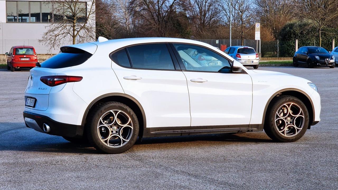 Alfa Romeo Stelvio 2.2 Turbodiesel 160 CV AT8 RWD Super