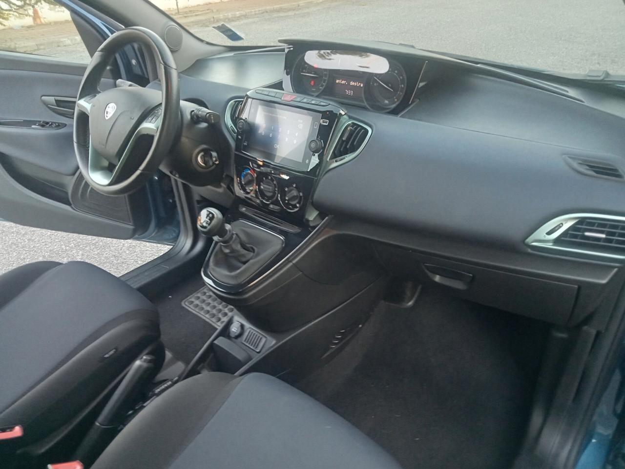 Lancia Ypsilon 1.0 FireFly 5 porte S&S Hybrid Platino