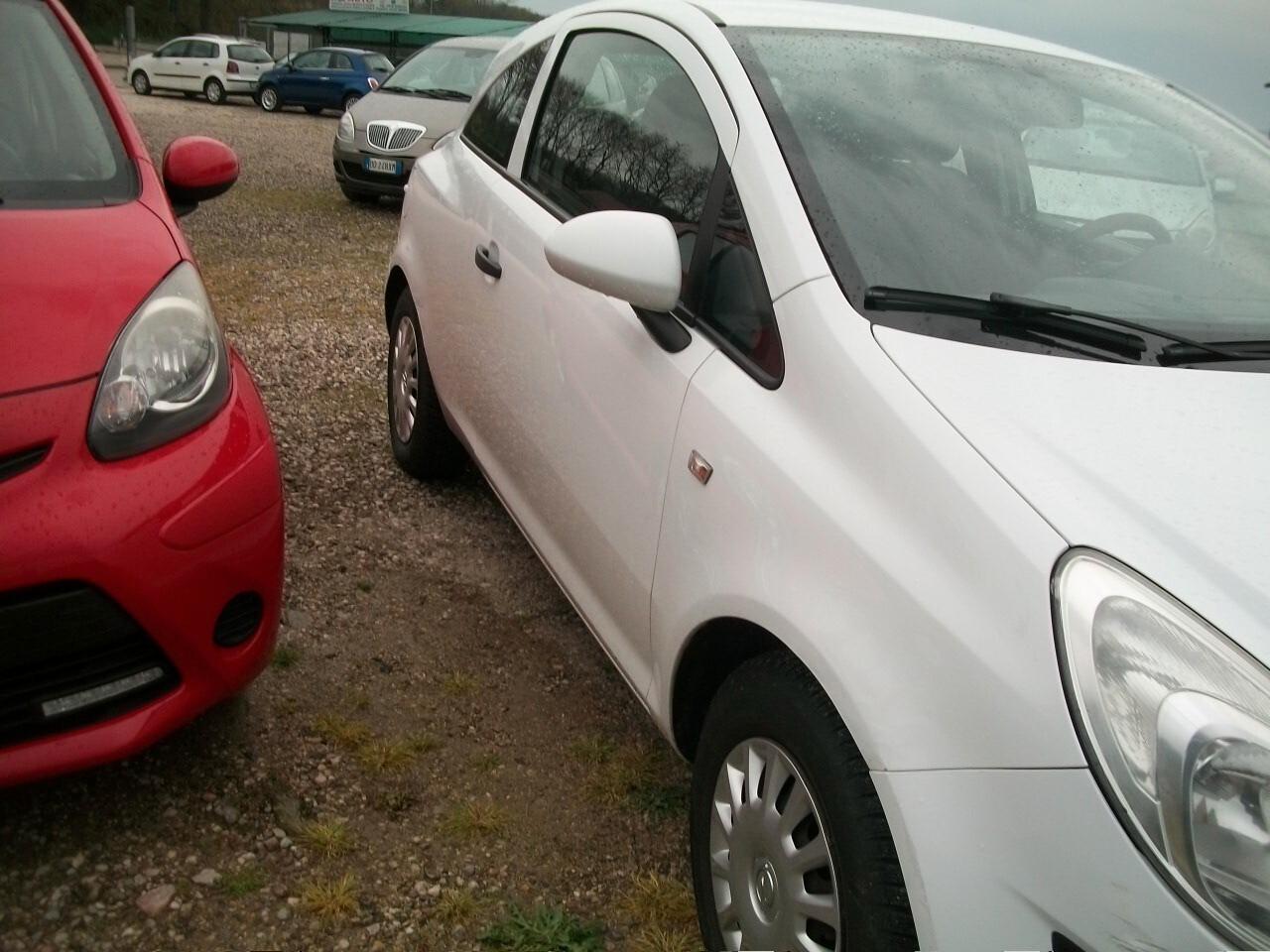 Opel Corsa 1.2 3 porte One SI NEOPATENTATI GARANZIA UN ANNO EURO 05 HP 86 KW 63 KM 144200