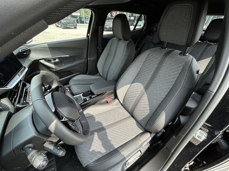 Peugeot 2008 PureTech 100 Allure NAVI + KEYLESS + CAMERA 360°