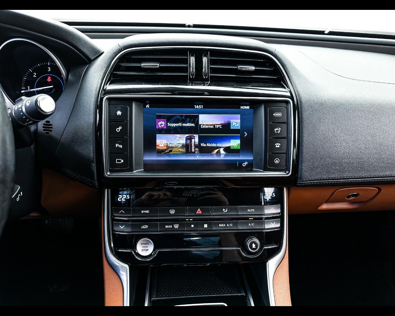 JAGUAR XE 2.0 D Turbo 180 CV AWD aut. Prestig