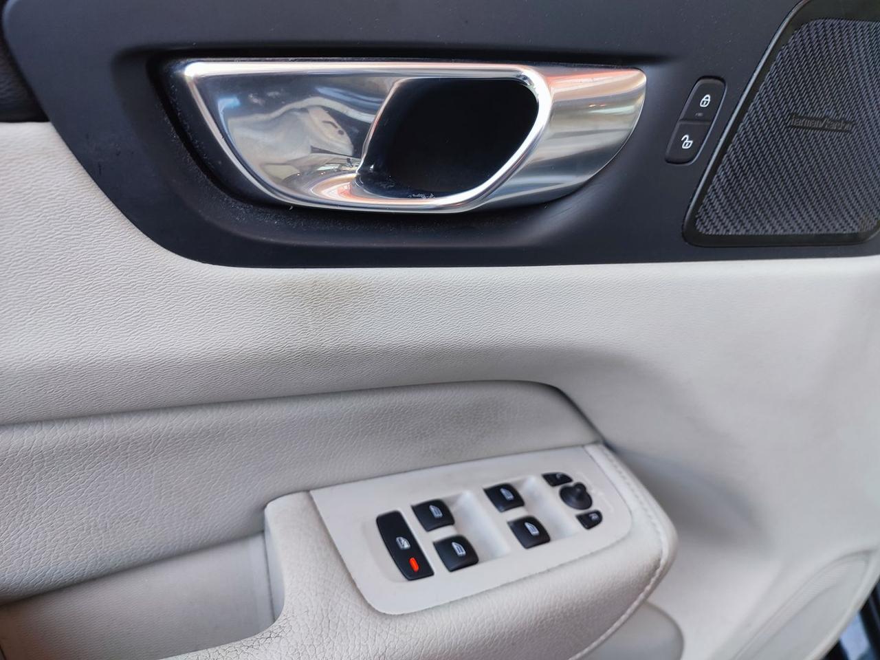 Volvo XC 60 2.0 B4 MHEV Momentum Pro #7446