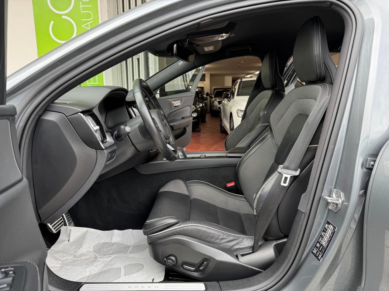 Volvo V60 2.0 b4 R-Design Hybrid GARANZIA 24 MESI