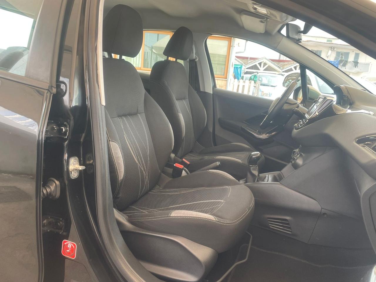 Peugeot 208 1.4 HDi 68 CV 5 porte Allure