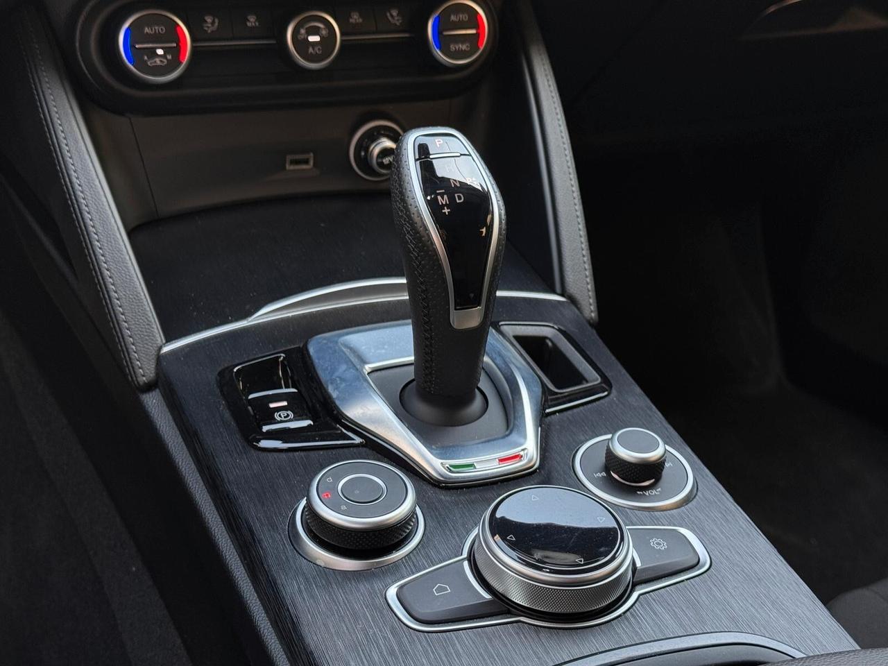 Alfa Romeo Stelvio 2.2 Turbodiesel 160 CV AT8 RWD Super