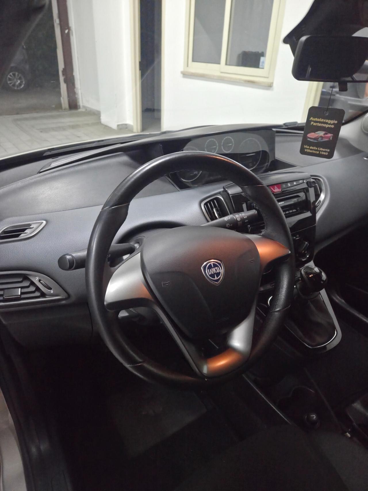 Lancia Ypsilon 0.9 TwinAir 85 CV 5 porte S&S Silver