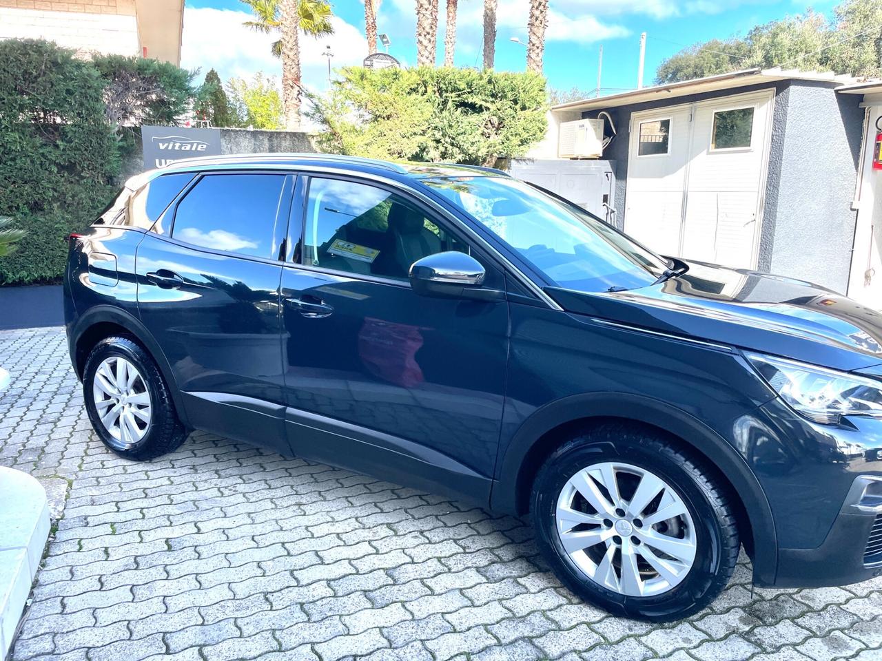 Peugeot 3008 BlueHDi cambio manuale sensori parcheggio ant-vetri privacy