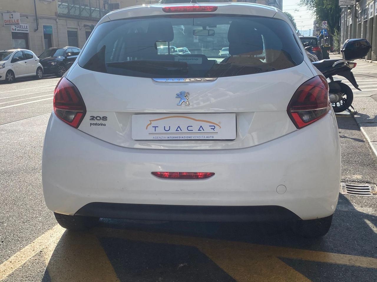 Peugeot 208 life #11893