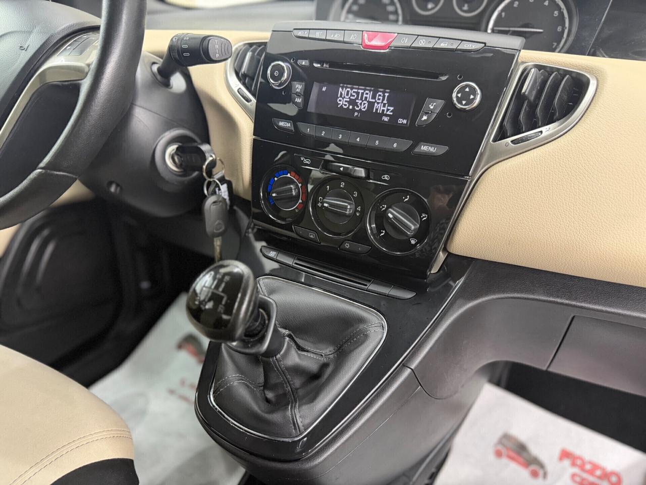 Lancia Ypsilon 1.2 69Cv