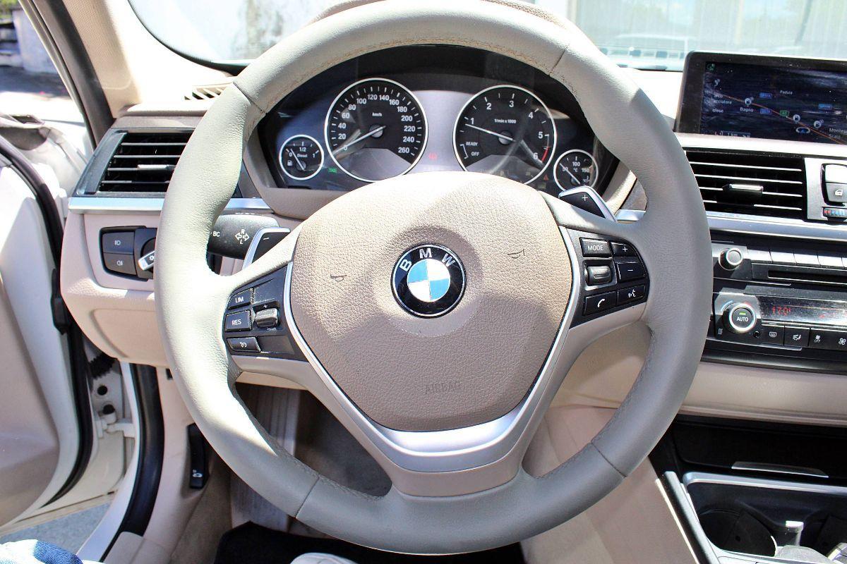BMW - Serie 3 Touring - 320d Modern