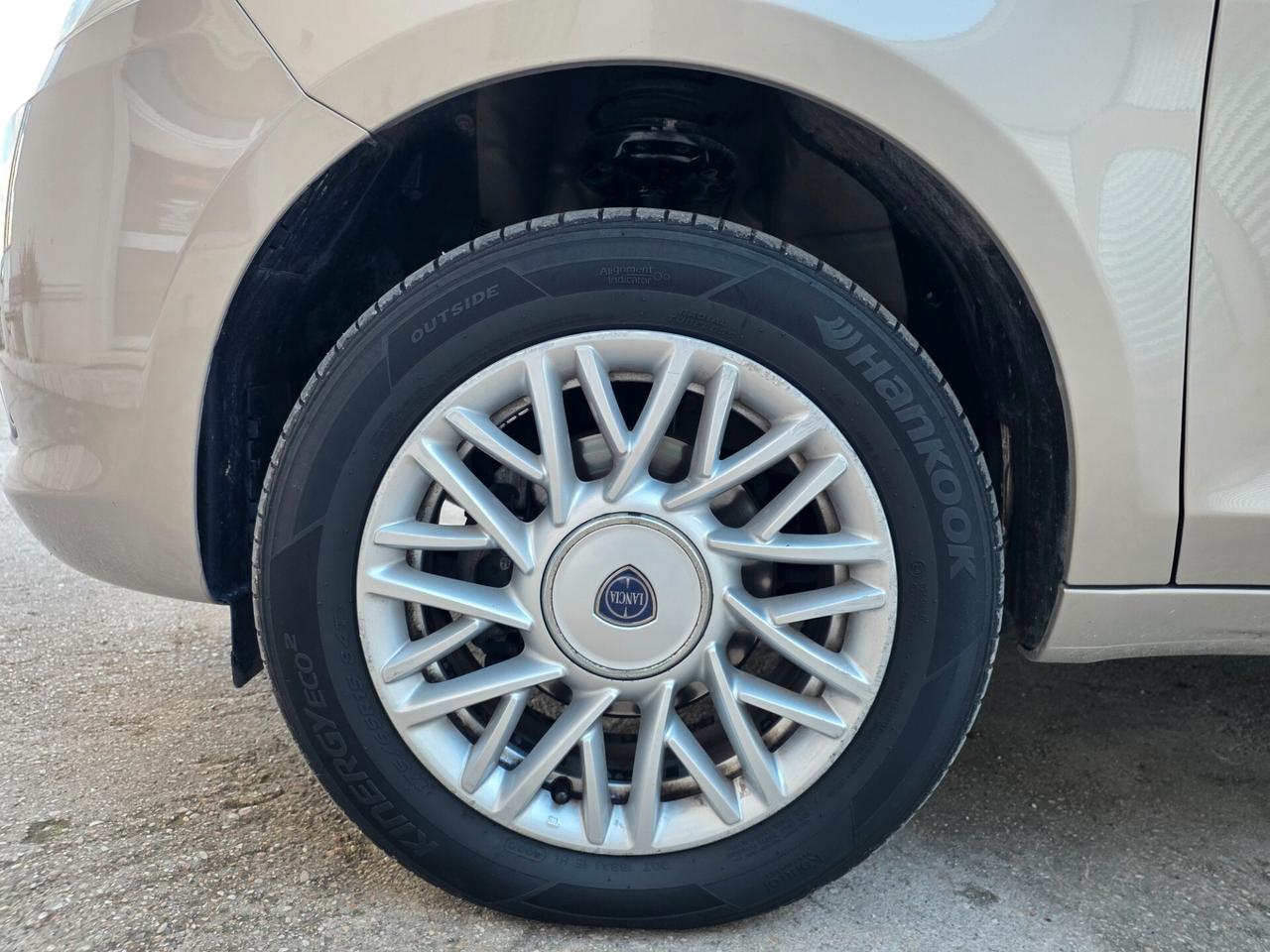 Lancia Ypsilon 0.9 TwinAir 85 CV 5 porte Metano Ecochic Gold