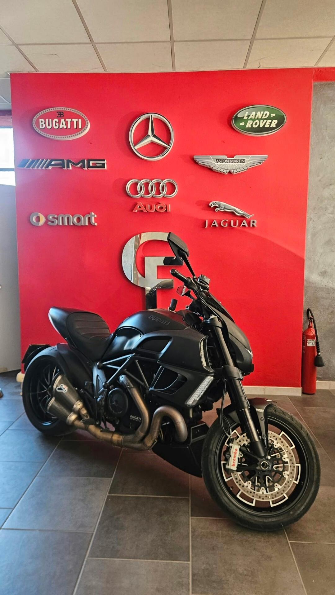 Ducati Diavel darck