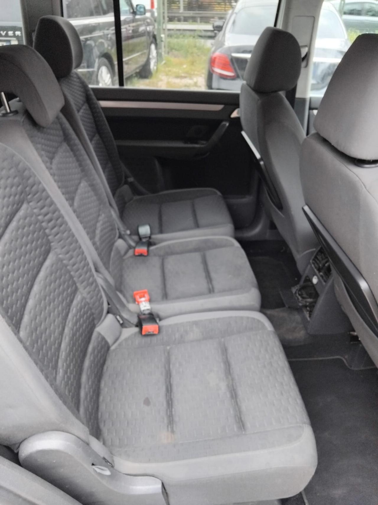 Volkswagen Touran 7 POSTI