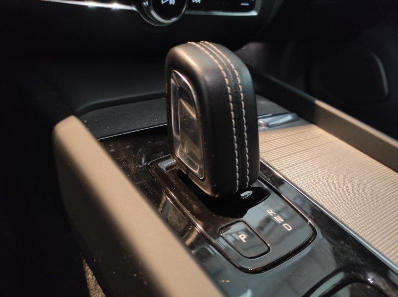 VOLVO V60 (2018-->) - V60 B4 (d) Geartronic R-Design