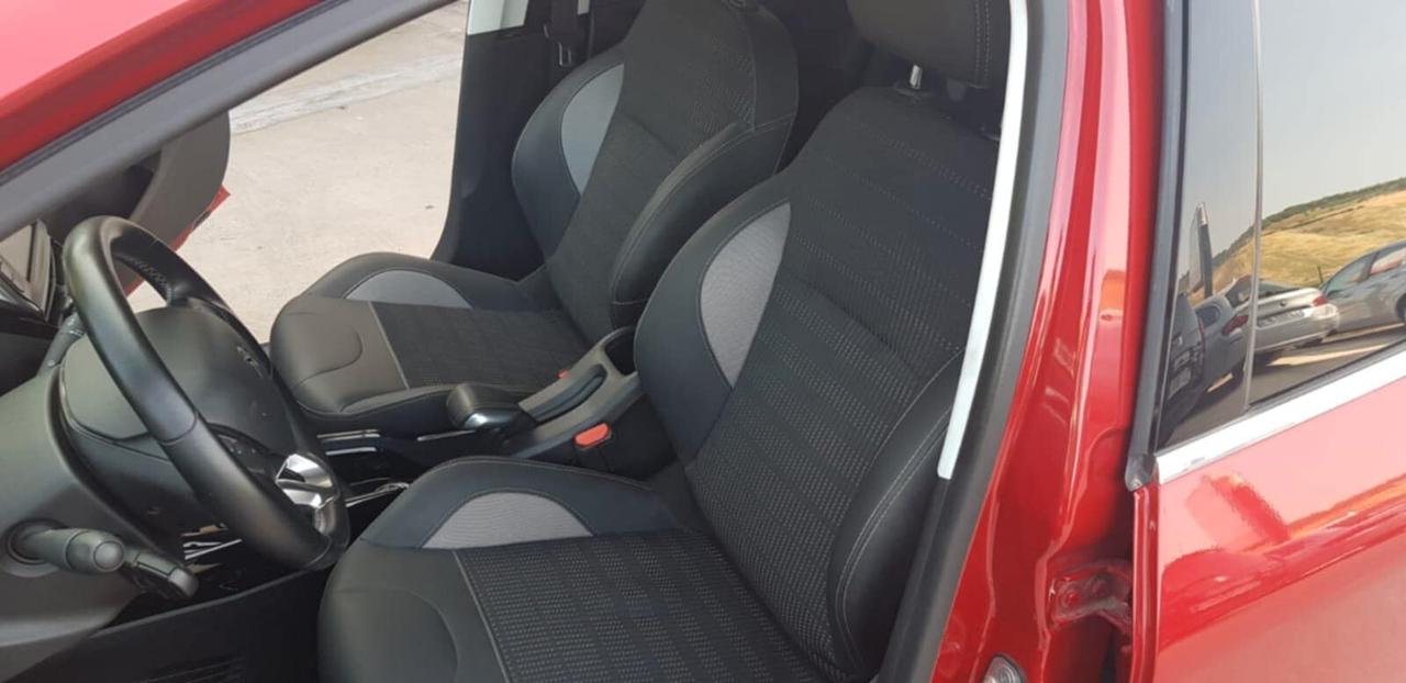 Peugeot 2008 1.5 HDi 100 CV Allure