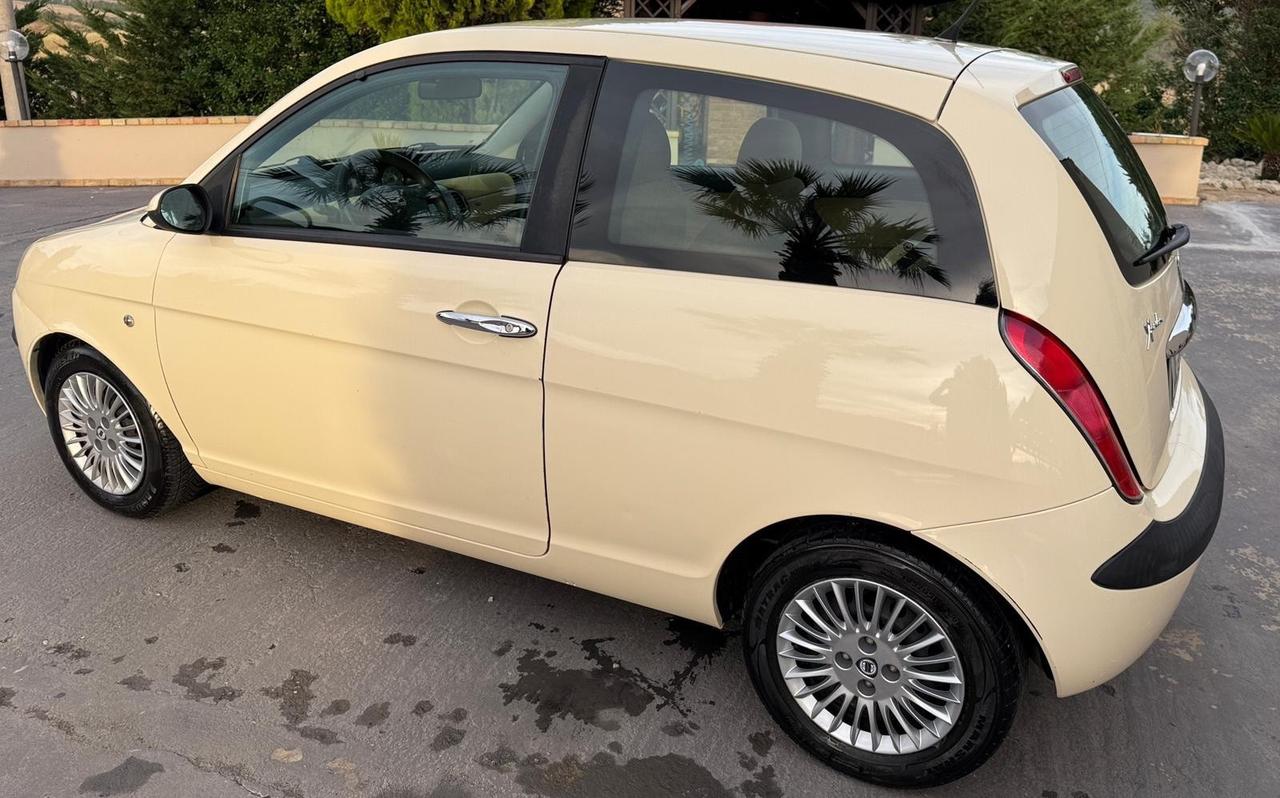 Lancia Ypsilon 1.3 MJT 75 CV Platino