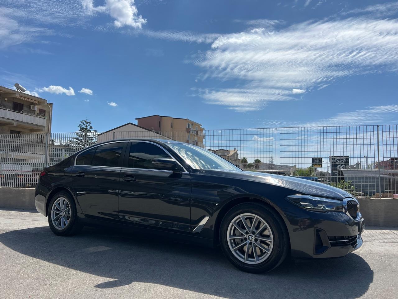 Bmw 530 530d Luxury 3.0 V6 berlina