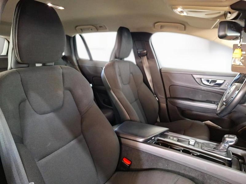 VOLVO V60 D3 Momentum Business Autom. WAGON