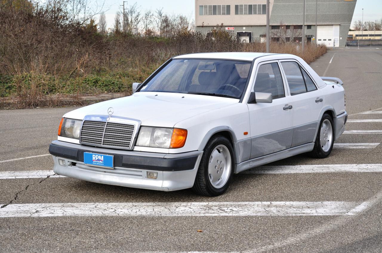 Mercedes-benz 250 W124D (AMG look body kit)