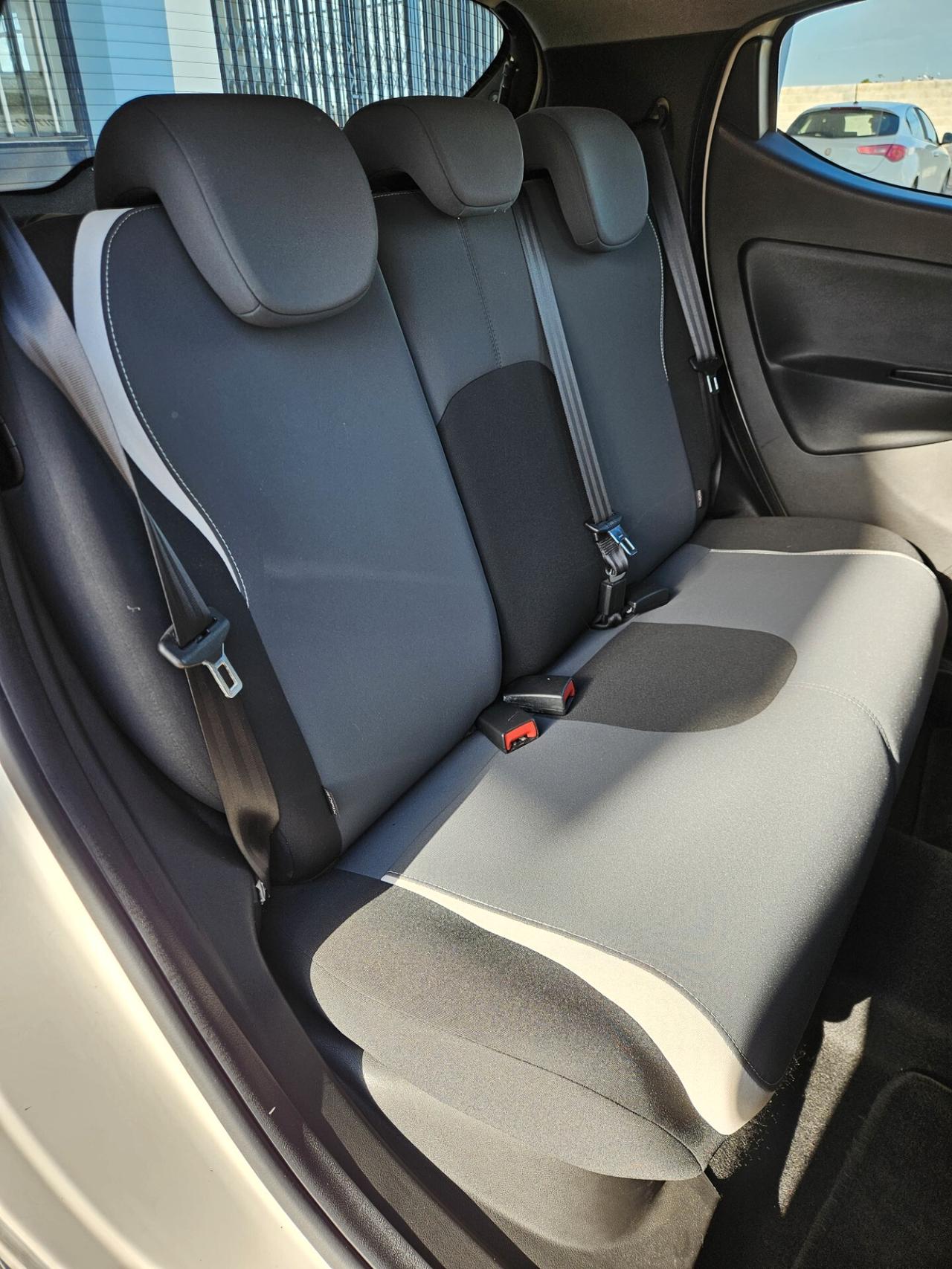 Lancia Ypsilon 1.2 69 CV 5 porte S Momodesign