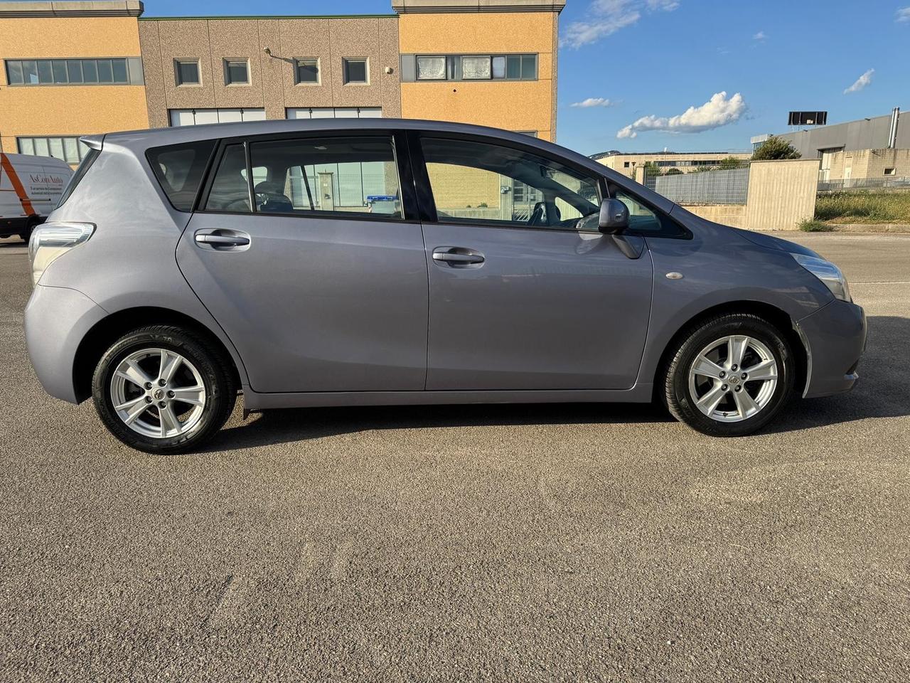 Toyota Verso 2.0 D Sol 146000 km GARANZIA 12 m