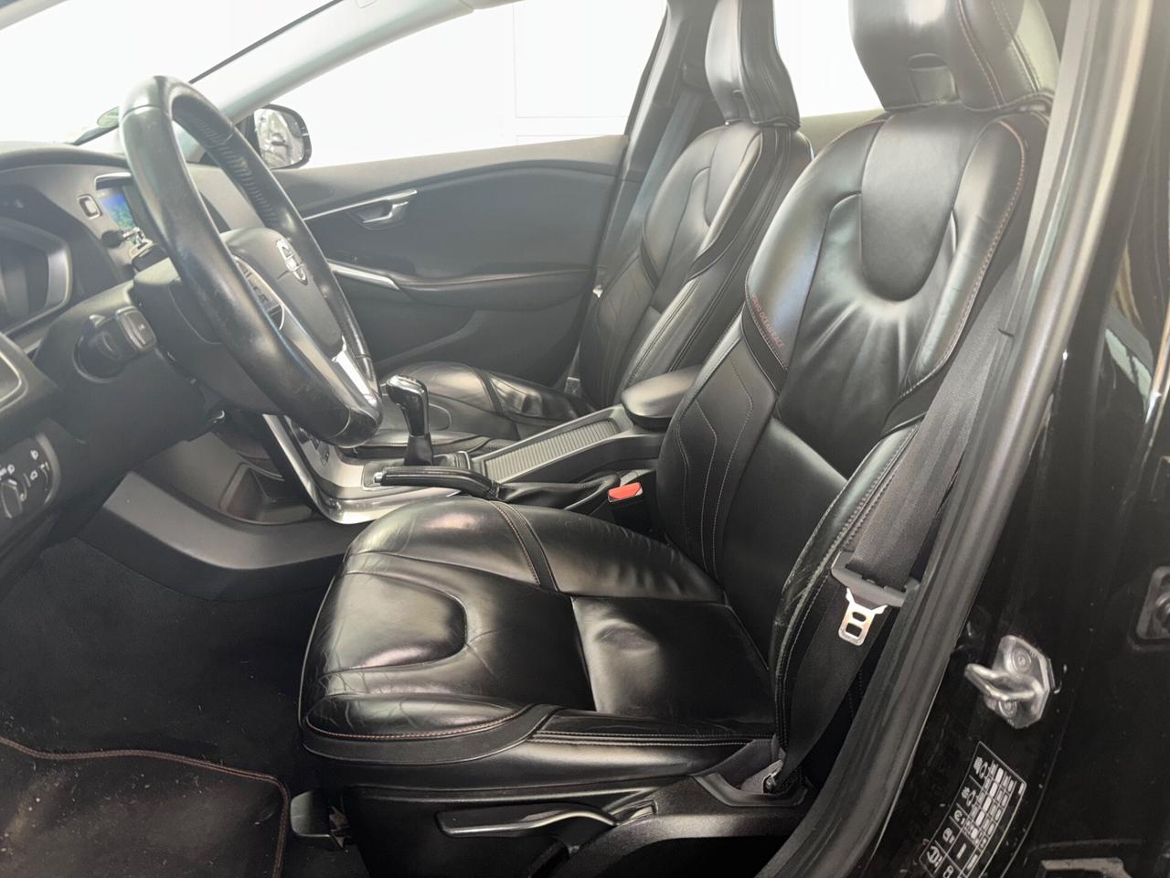 Volvo V40 D2 R-design EXPORT / COMMERCIANTI