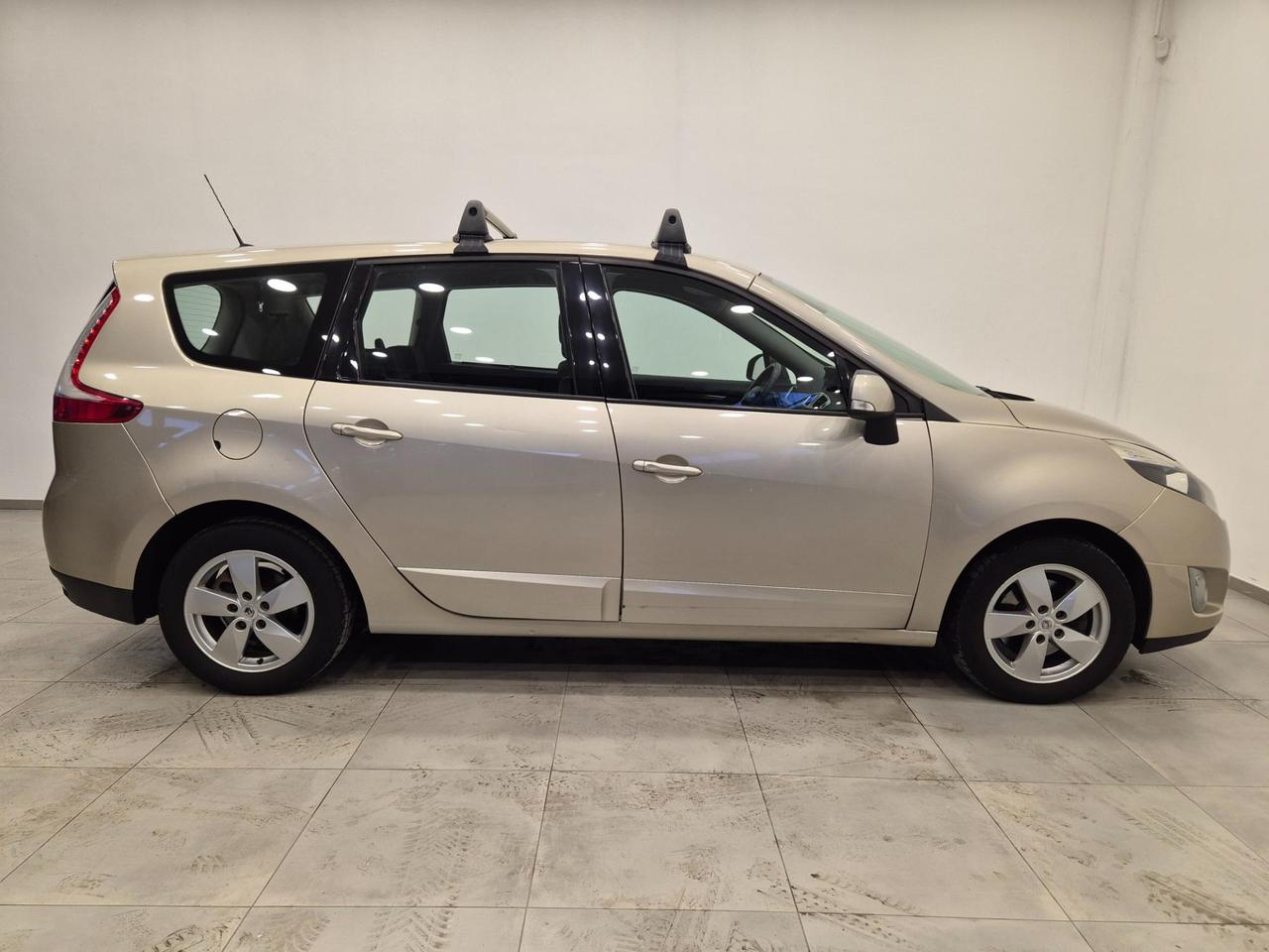 Renault Scenic 1.9 dci Dynamique TomTom 7 POSTI - NEOPATENTATI - Cam - Cruise/Lim