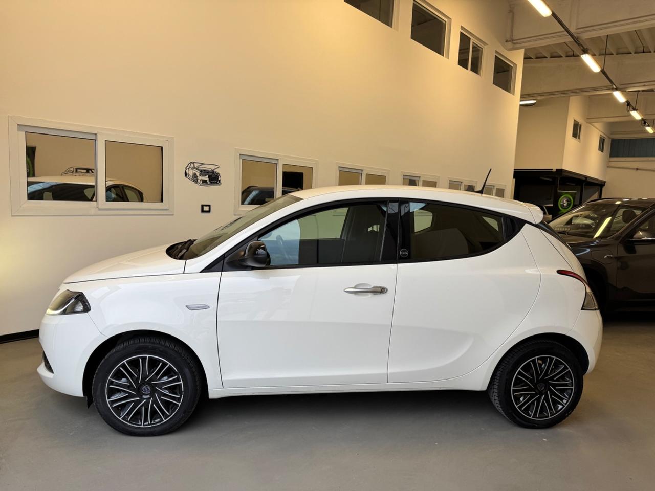 Lancia Ypsilon 1.0 FireFly 5 porte S&S Hybrid Ecochic Gold