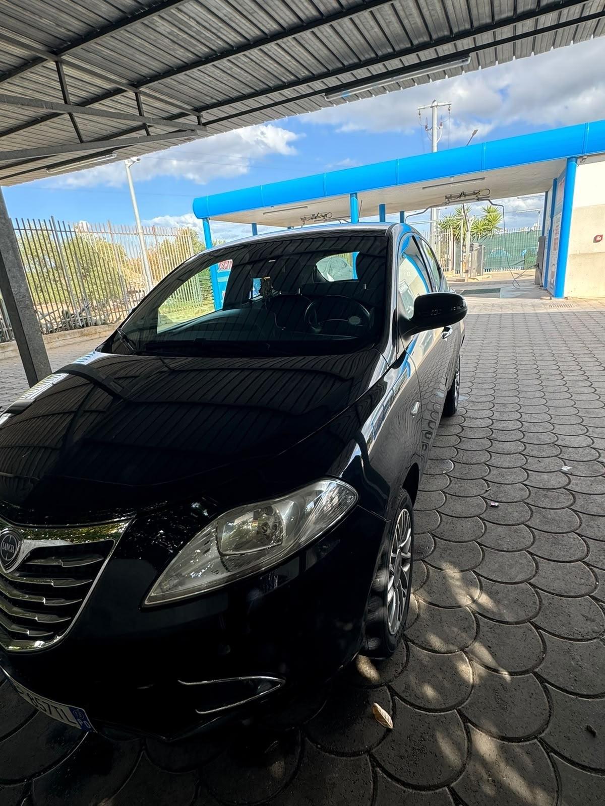 Lancia Ypsilon 0.9 TwinAir 85 CV 5 porte Metano Ecochic Gold