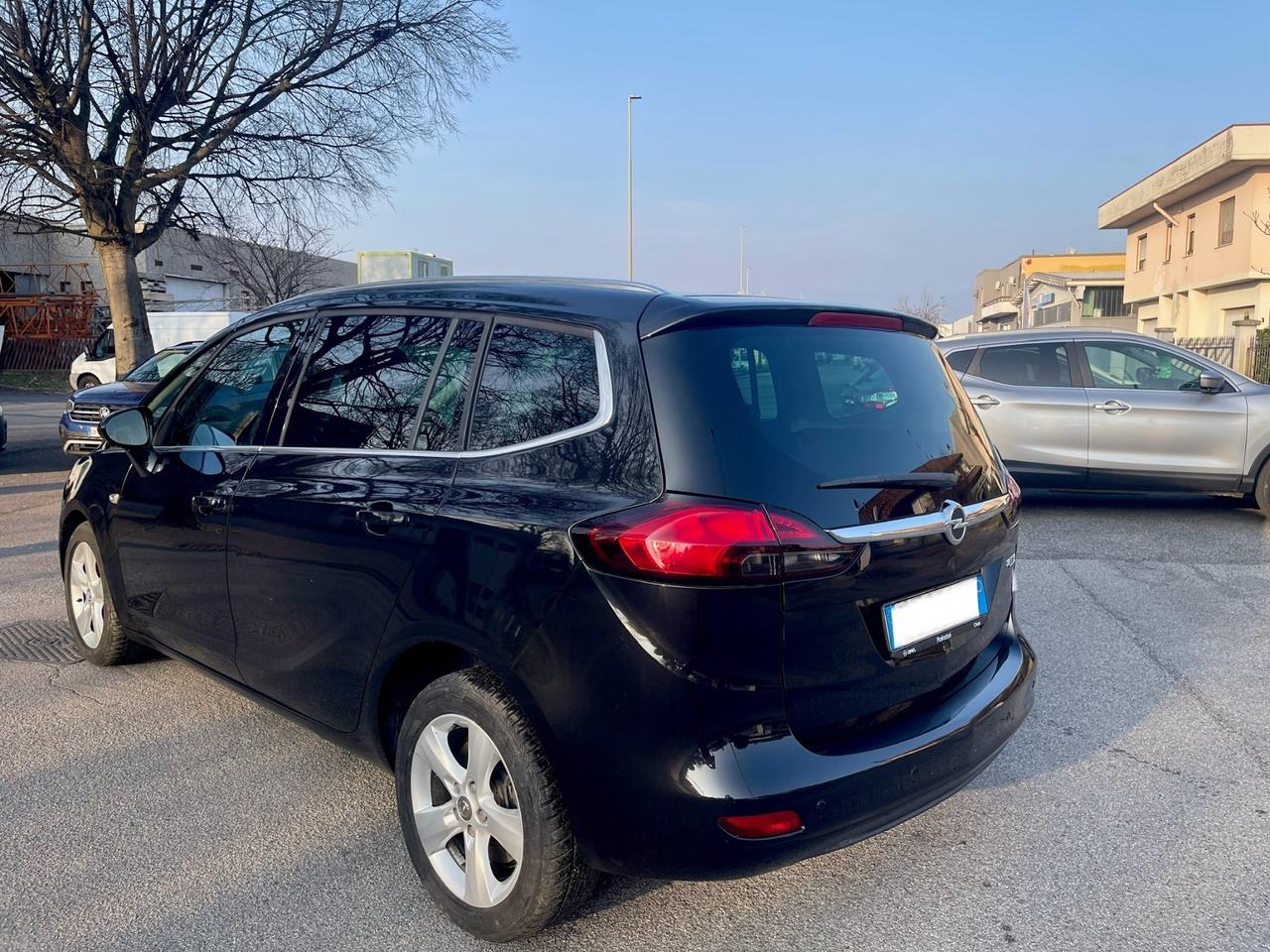 Opel Zafira Tourer 1.4 Turbo 140CV GPL Cosmo 2013 Posti7