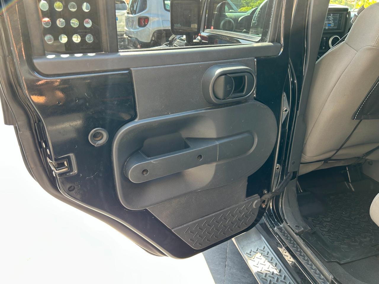 Jeep Wrangler Unlimited 2.8 CRD DPF Sahara Auto