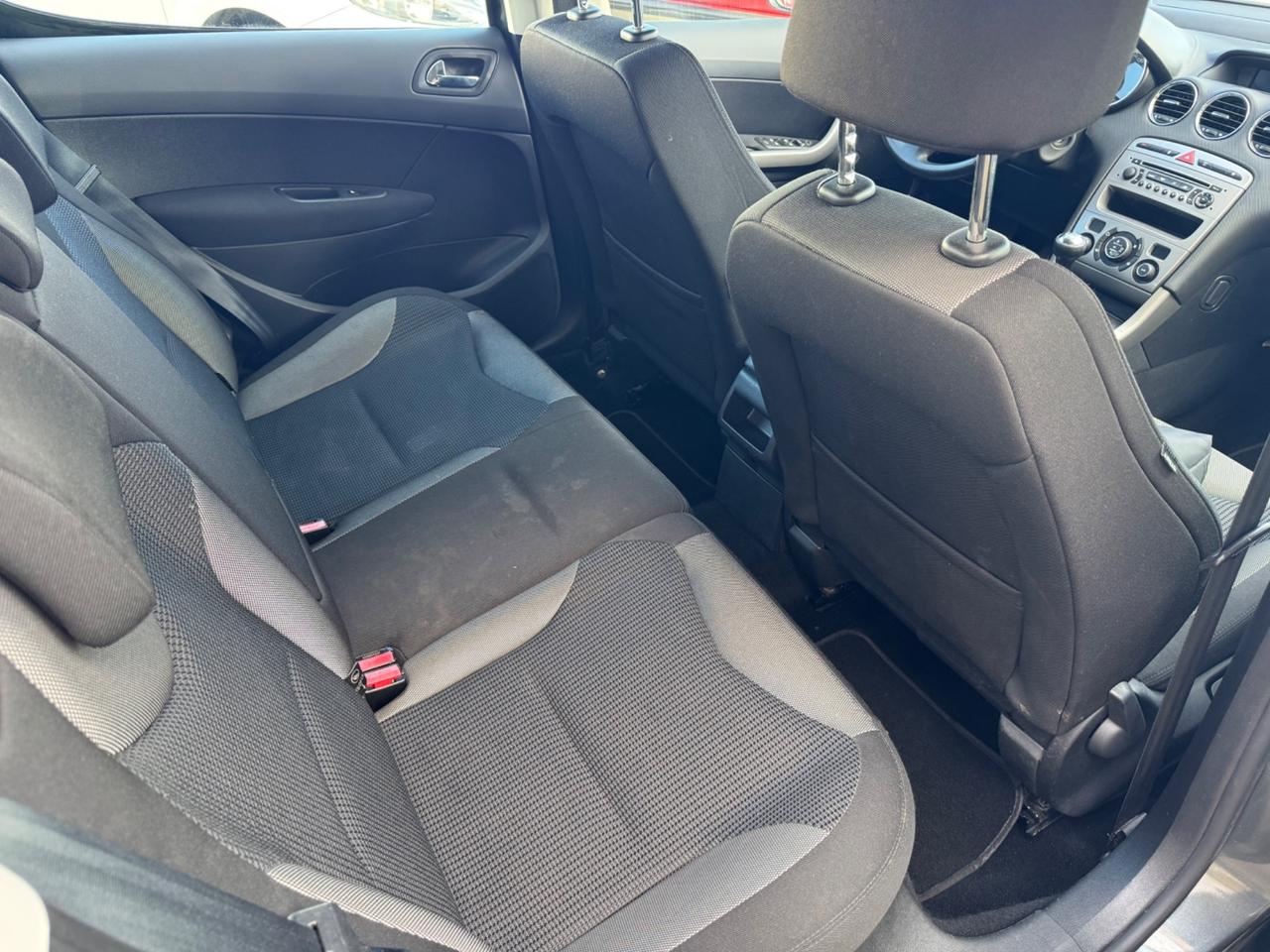 Peugeot 308 1.6 HDi 90CV -151.000 KM