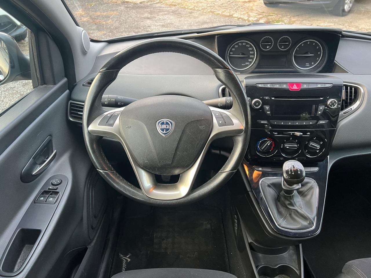 Lancia Ypsilon 1.2 69 CV 5 porte S Momodesign*NEOPATENTATI