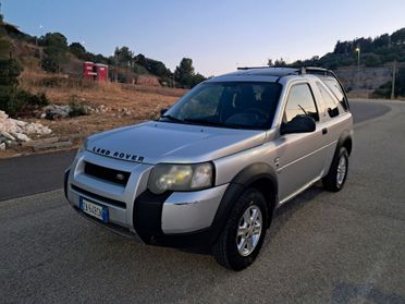 Land Rover Freelander 2.0 Td4 con gancio traino