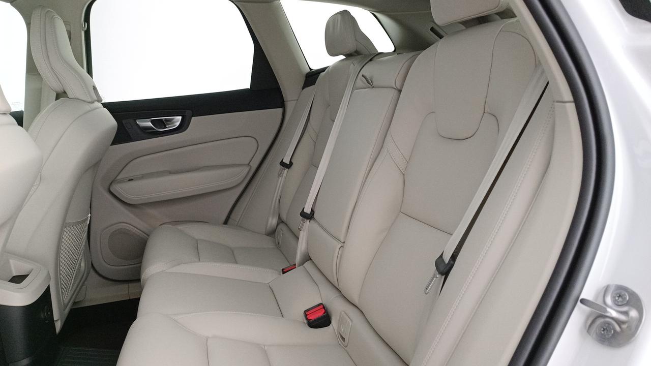 VOLVO XC60 2.0 t6 recharge phev obc 6,4kW Ultimate Dark awd auto
