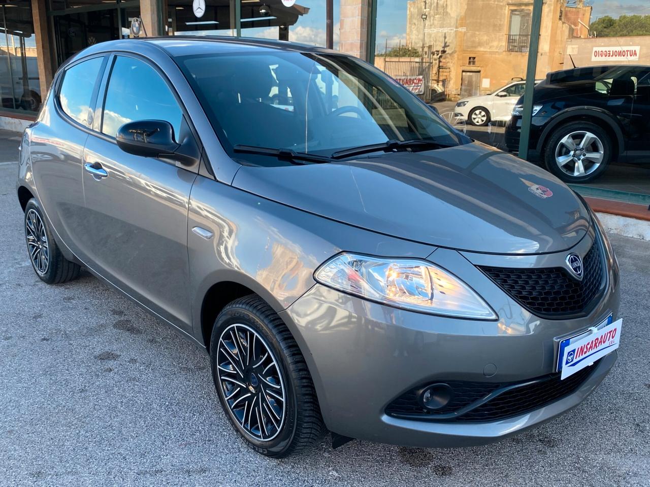 Lancia Ypsilon 1.0 FireFly 5 porte S&S Hybrid Ecochic Silver