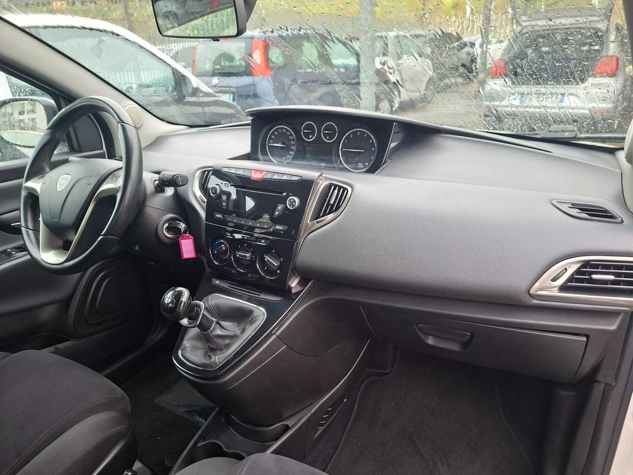 Lancia Ypsilon 0.9 TwinAir 85 CV 5 porte Metano Ecochic Elefantino