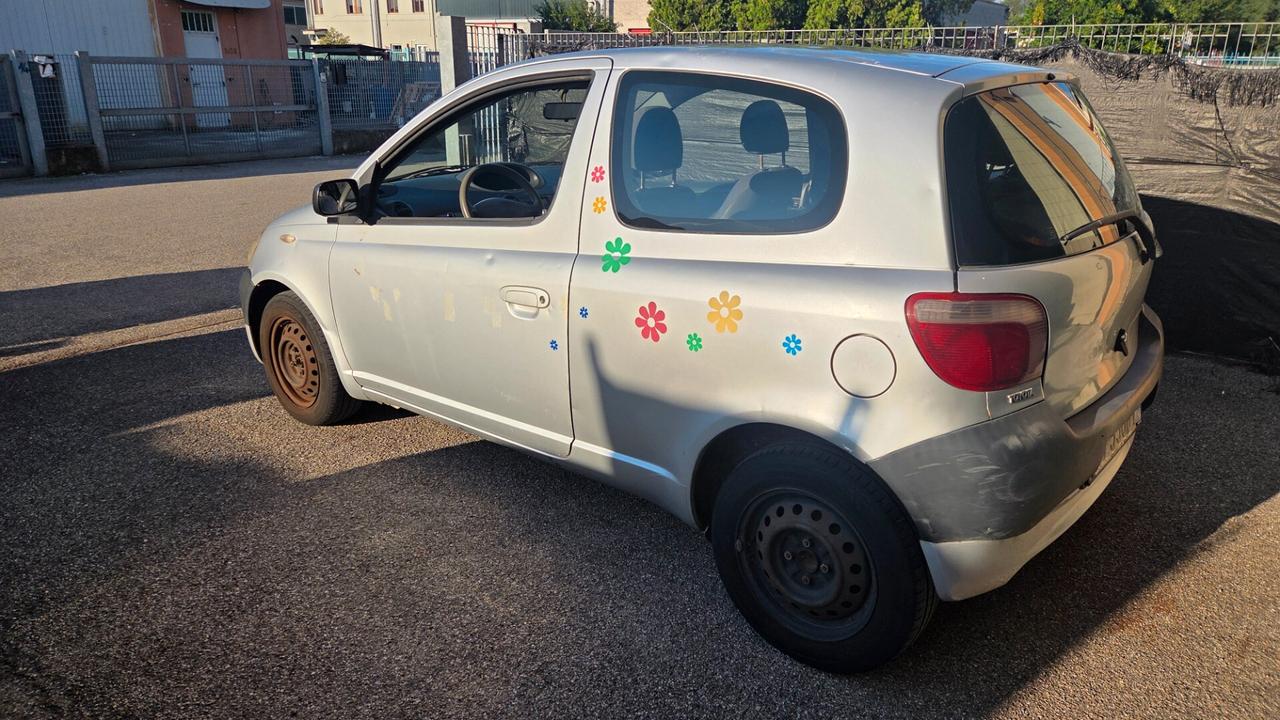 Toyota Yaris 1.0i 16V cat 3 porte Sol