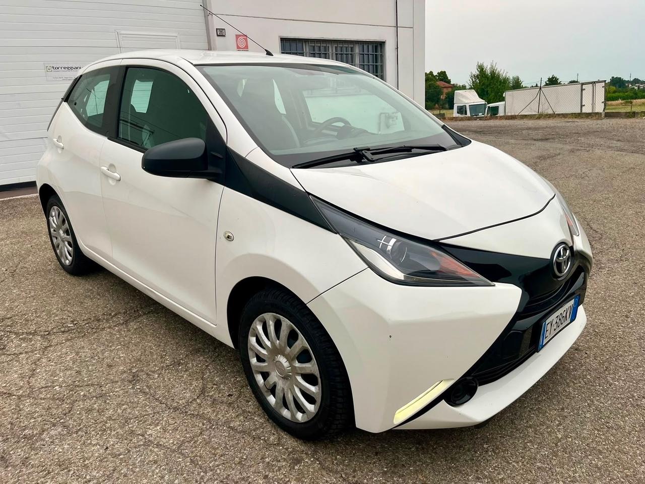 Toyota Aygo 1.0benz 2015 163.000km neopatentati