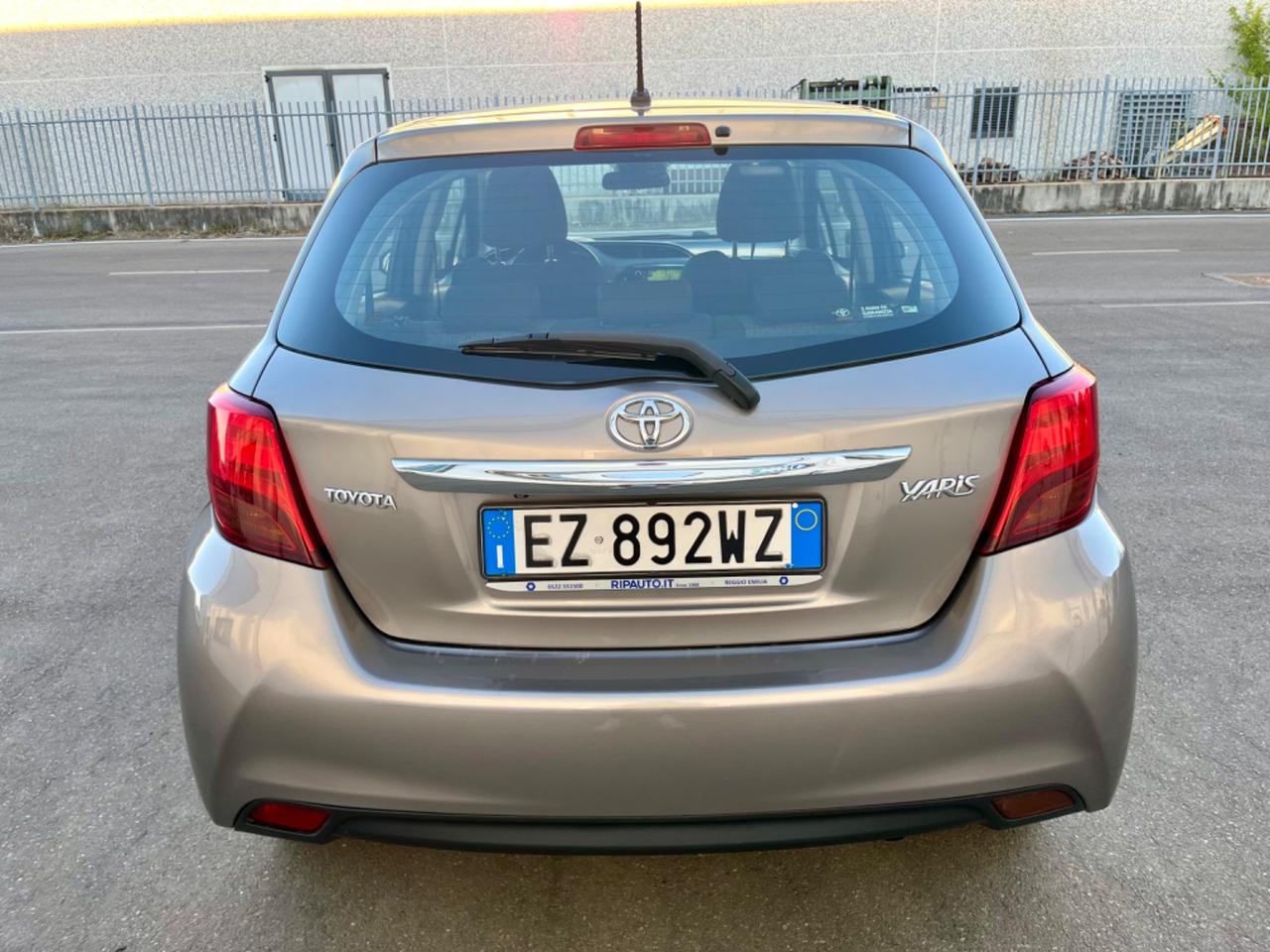 Toyota Yaris 1.0benz 2015 118.000km euro6 per neopatentati