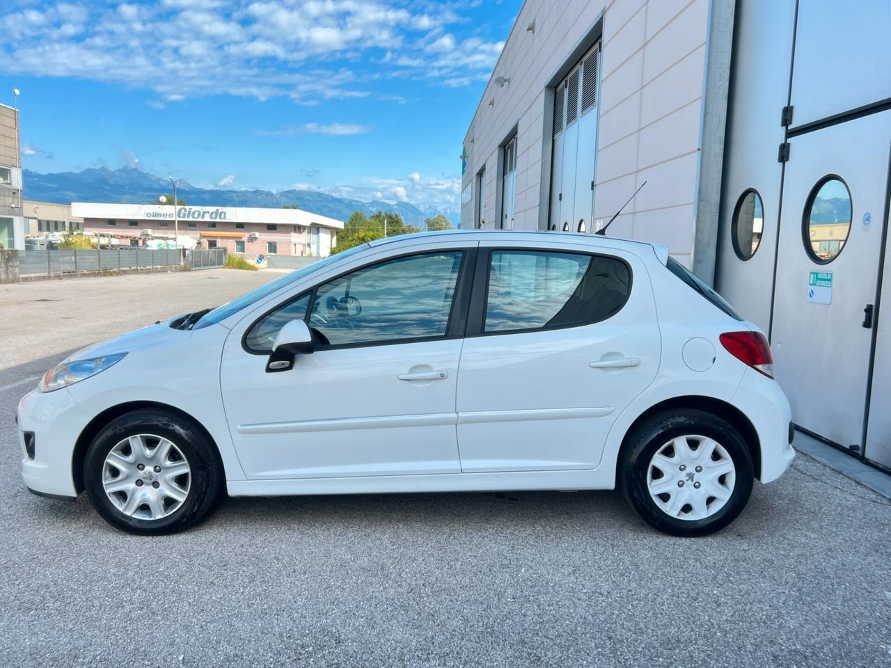 Peugeot 207 Peugeot 207 1.4 75CV 5p. ok neopatentati