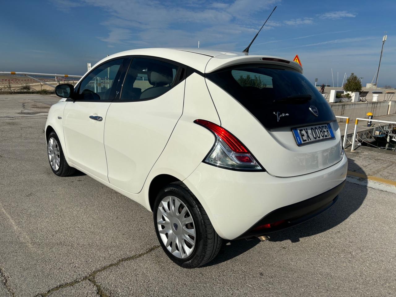 Lancia Ypsilon 1.3 MJT 16V 95 CV 5 porte S&S Silver