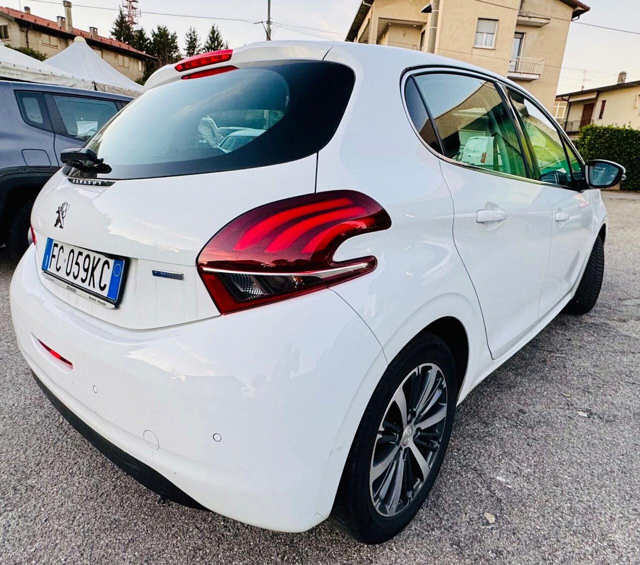 Peugeot 208 PureTech 82 5 porte Allure Ok Neopatentati