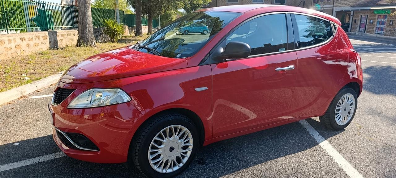 Lancia Ypsilon 1.2 5 porte Gold NEOPATENTATI