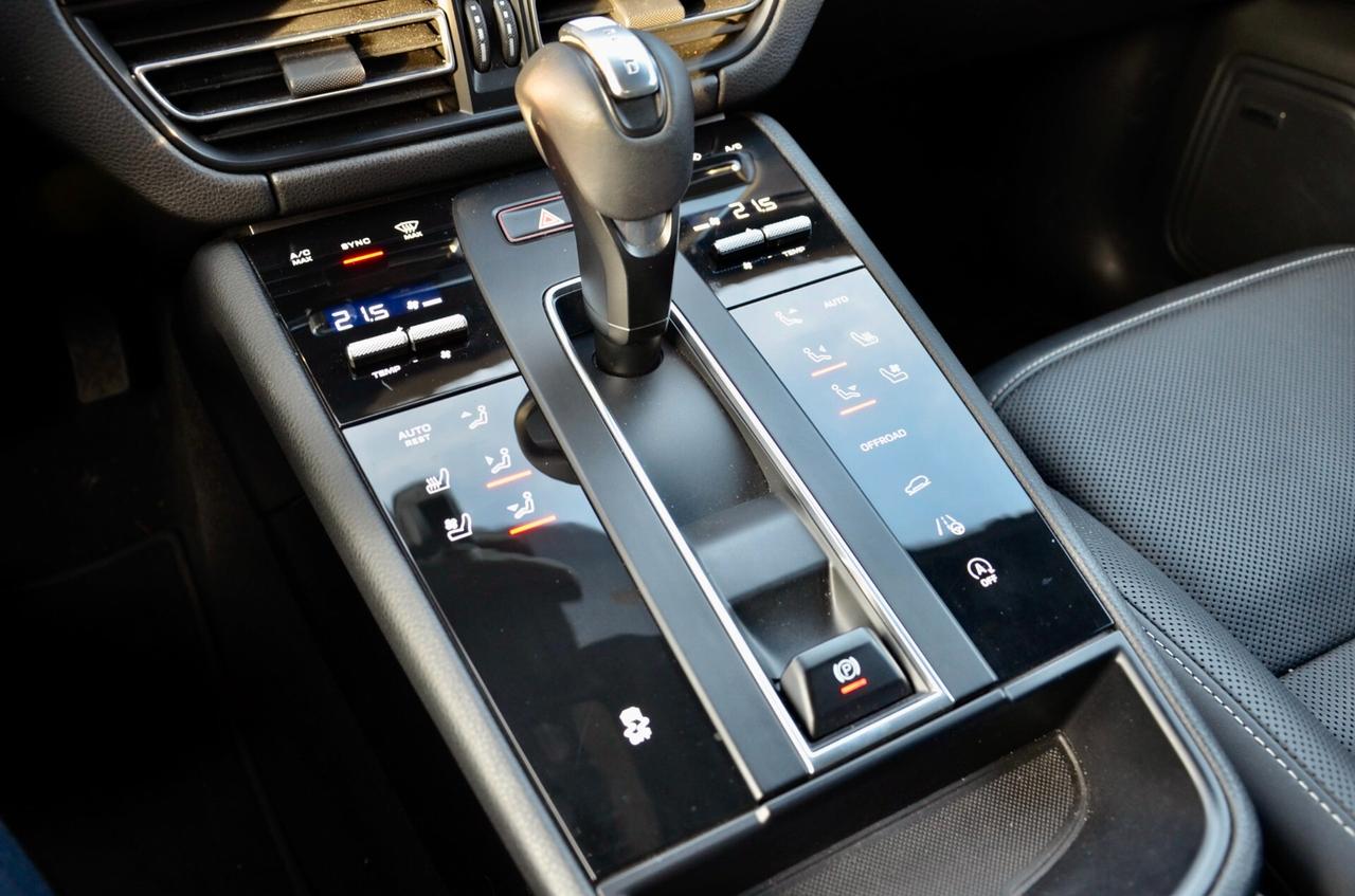 PORSCHE MACAN 2.0 265cv PDK UNICOPROPRIETARIO, SERVICE PORSCHE, UFF ITALIANA, MATRIX, BOSE, SPORT CHRONO, 20", PERMUTE